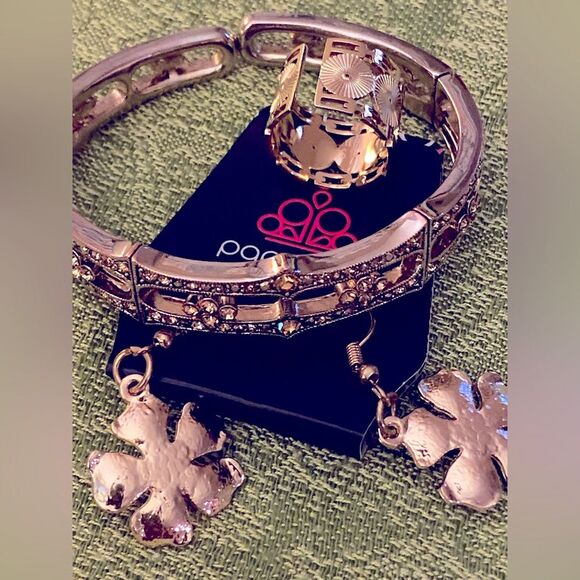 NWT Gold Tone Jewelry Trio- Rhinestone Bracelet,Adjustable Ring,Pierced Earrings - Picture 16 of 16